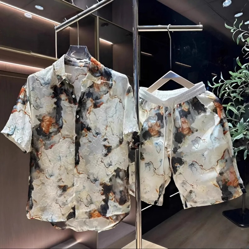 Mens Fashion Clothes - ファッショナブルでカジュアルなメンズ新作ハイエンドトレンドプリント柄ショートパンツとシャツのツーピースカジュアルスーツ